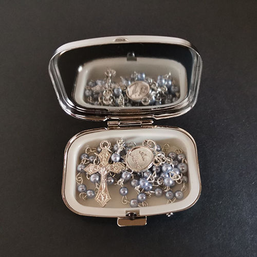 H14f82ed3468d462293cbc8bb8d907120C Komi Cross Rosary Pendant Accessories Jesus Alloy Cross Pendant with Base Box Packing