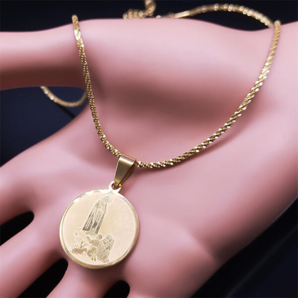 KOMI Dainty Figure Necklaces for Women 18K Gold Plated Stainless Steel Round Coin Disc Virgin Mary Pendant Necklace Jewelry Gift