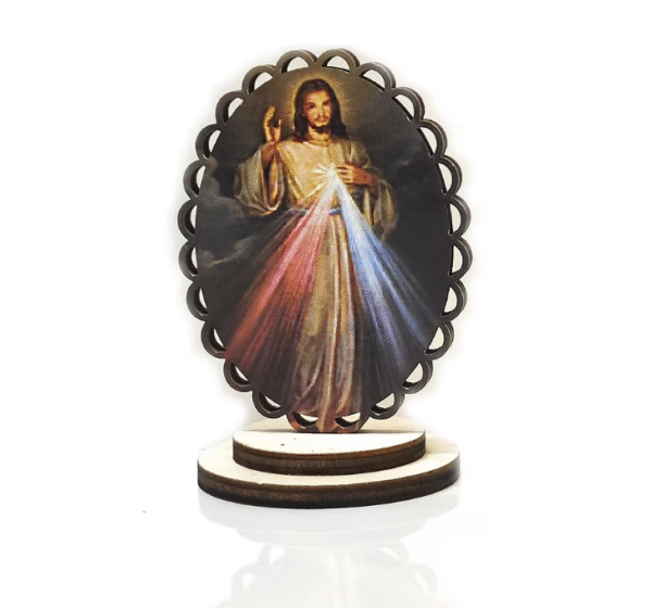 KOMI New 9cm European Solid Wood Hollow Color Wooden Oval Lace Standing Icon Travel Car Home Decoration